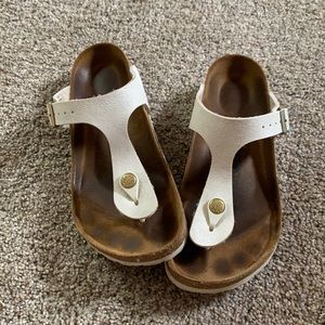 birkenstock gizeh sandals in white